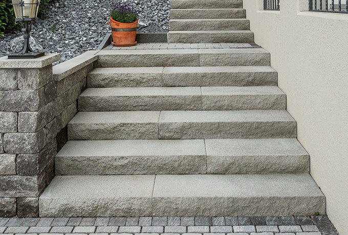Marche d'escalier pleine SANTURO® chanfreiné sablé