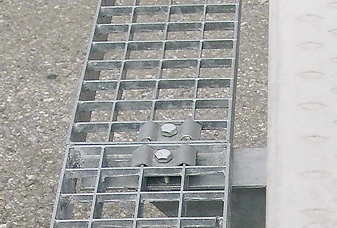 Bordure de quais / Élément de marche en caillebotis