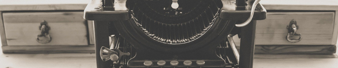 typewriter-1248088 1920