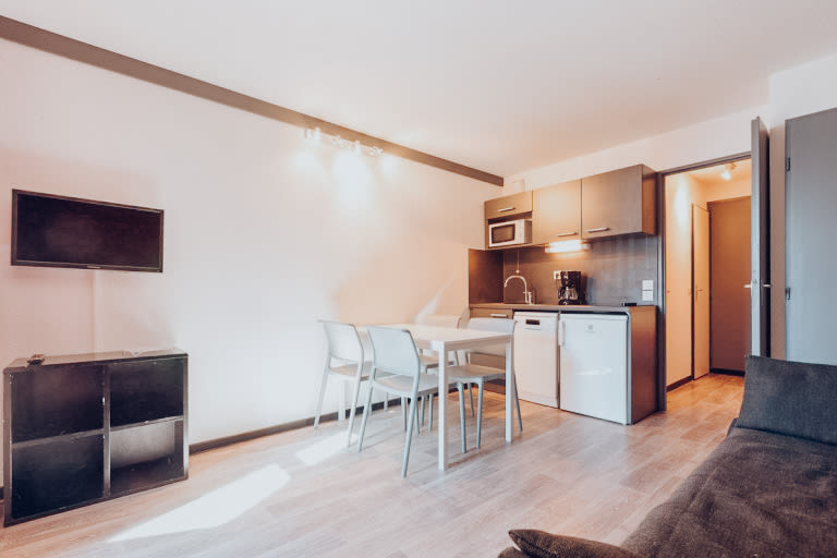 Cosy spaces