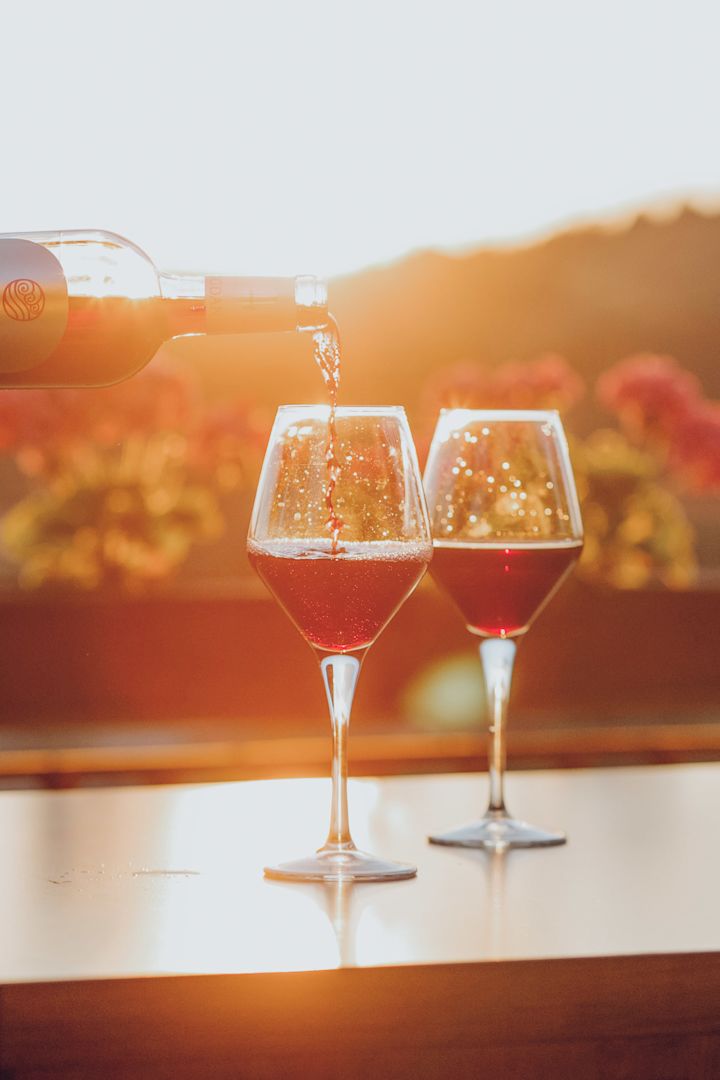 wine pour sun