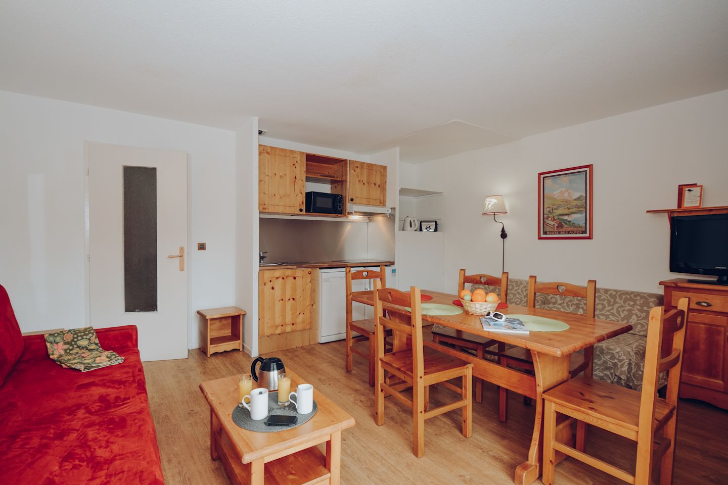Kitchen and lounge area