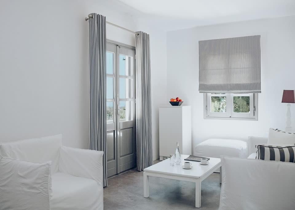 Minimalist lounge
