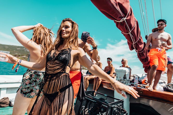 Dance the waves