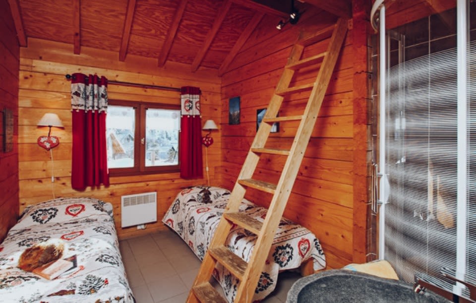 Twin bedroom