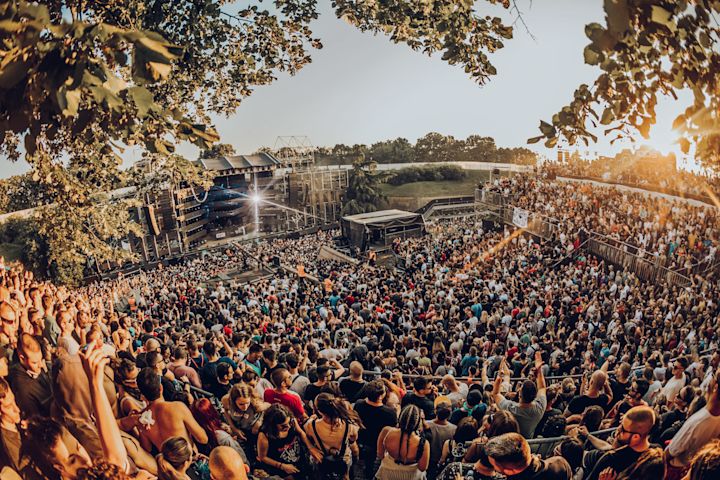 Balkan Beats Dance Arena