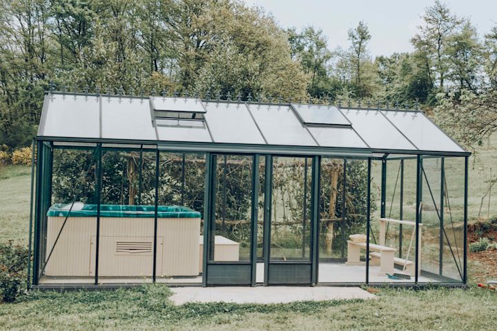 Get an amazing view of the stars from the glass-enclosed jacuzzi