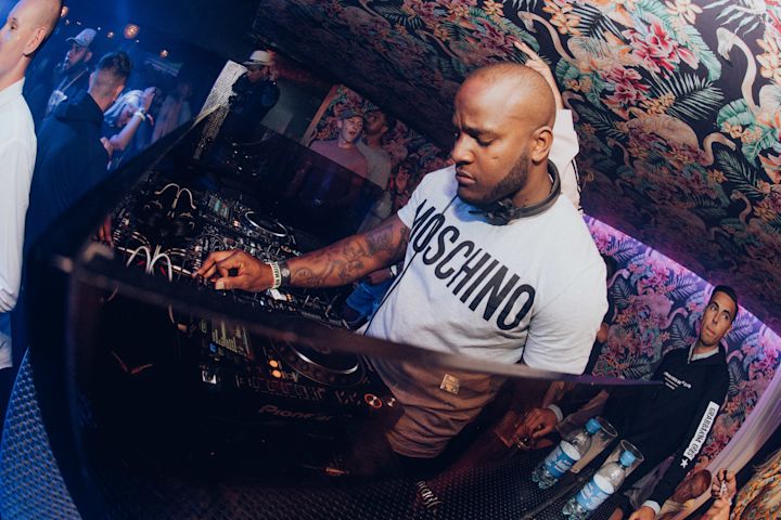 DJ