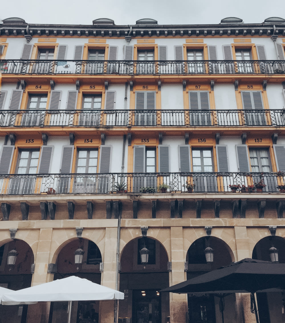 Basque verandas