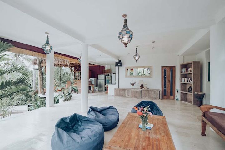 Lounge stay