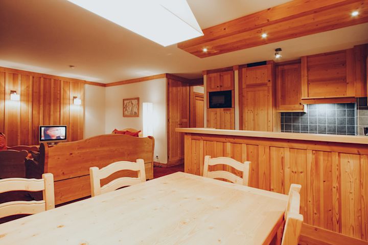 Goléon Val Ecrins Dining Room