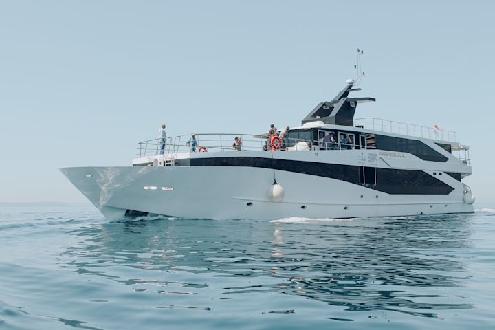 Sailing yacht
