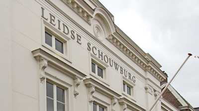 Energiezuinige en dimbare lednoodverlichting bespaart op beheer en onderhoud Leidse Schouwburg