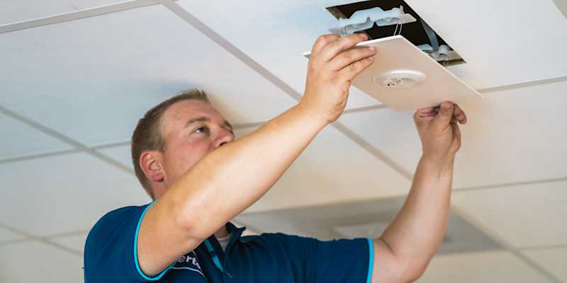 Eenvoudig van tl- naar led-noodverlichting met de Hertek universele renovatiekit