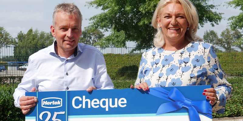 Nederlandse Brandwonden Stichting ontvangt donatie van Hertek ter ere van 25-jarig jubileum