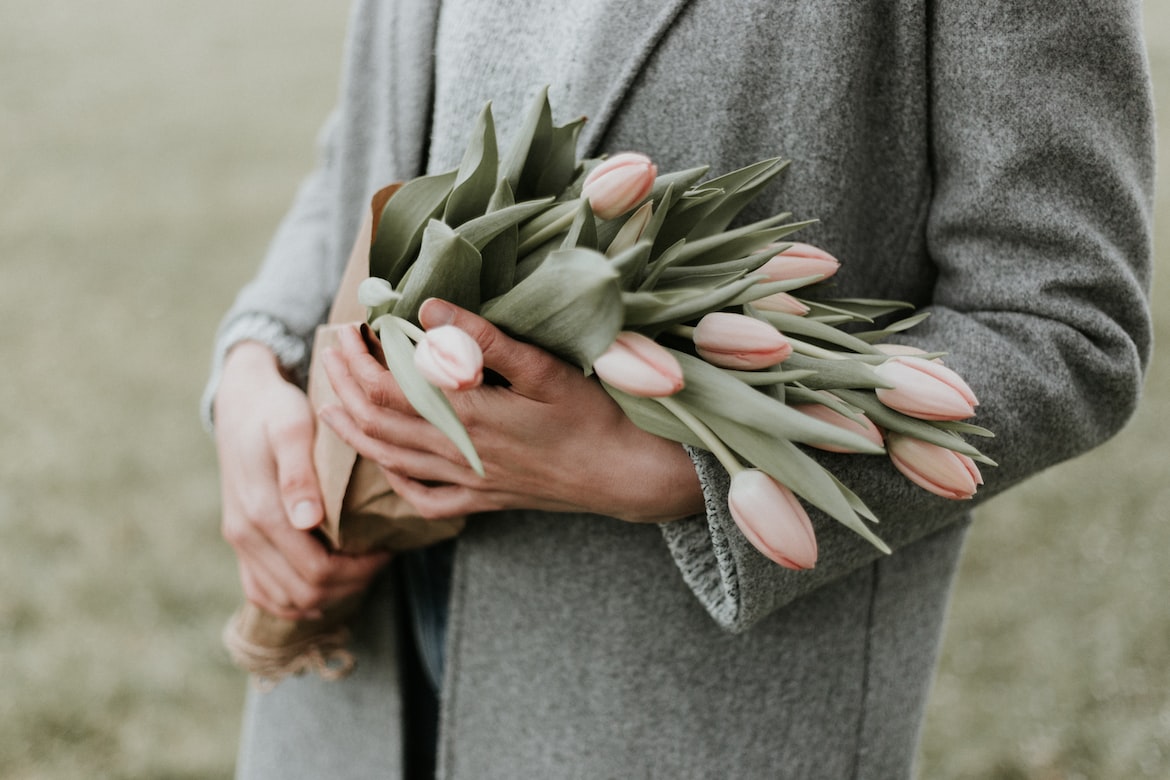 holding-bouquet