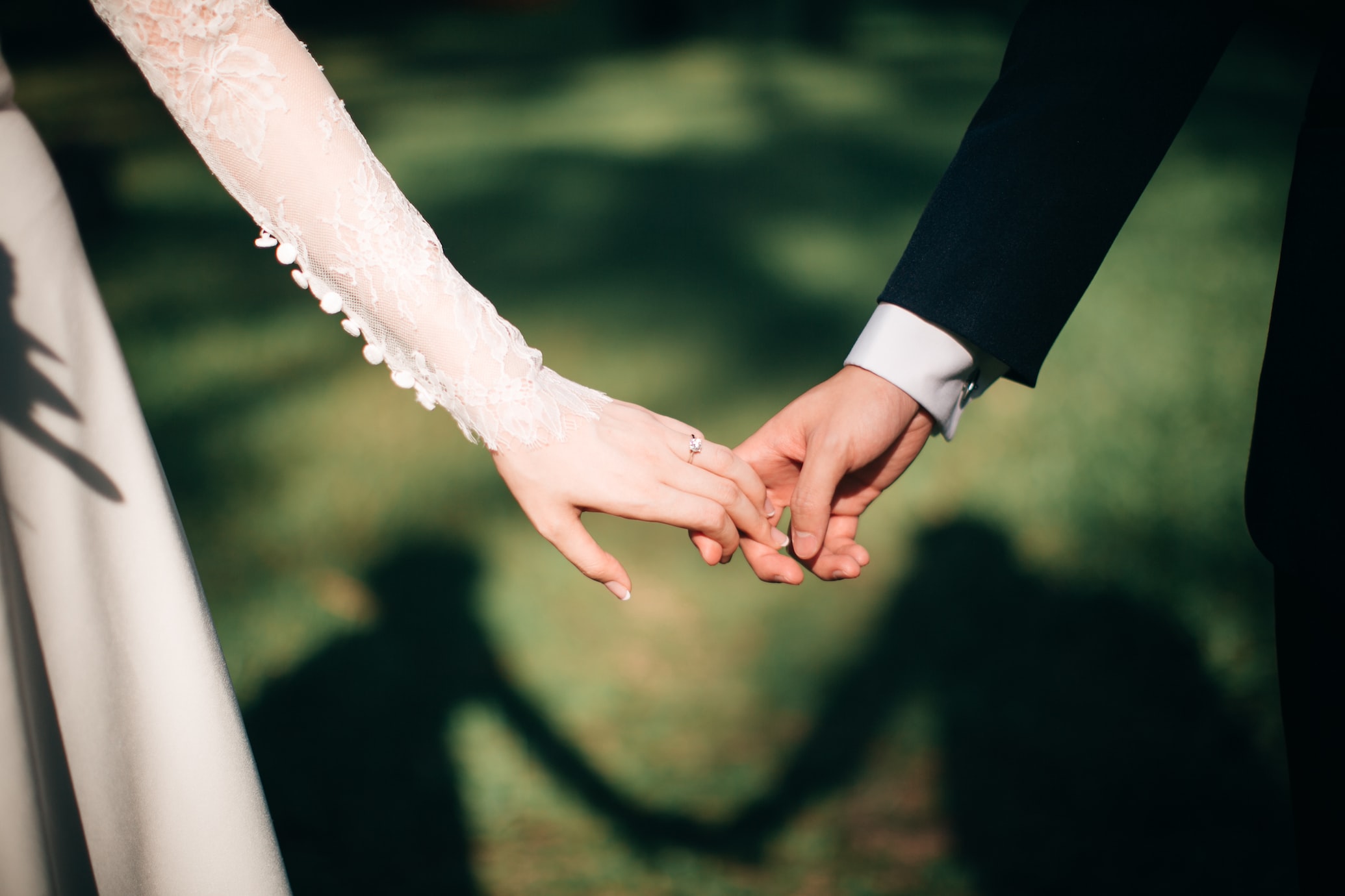 wedding-hand-hold
