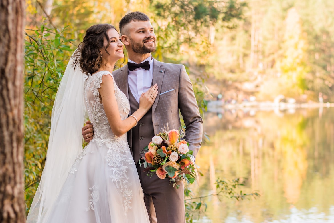 bride-groom-outdoors