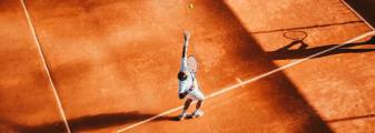 blog-Tennis-Player-Serving-by-Moises-Alex
