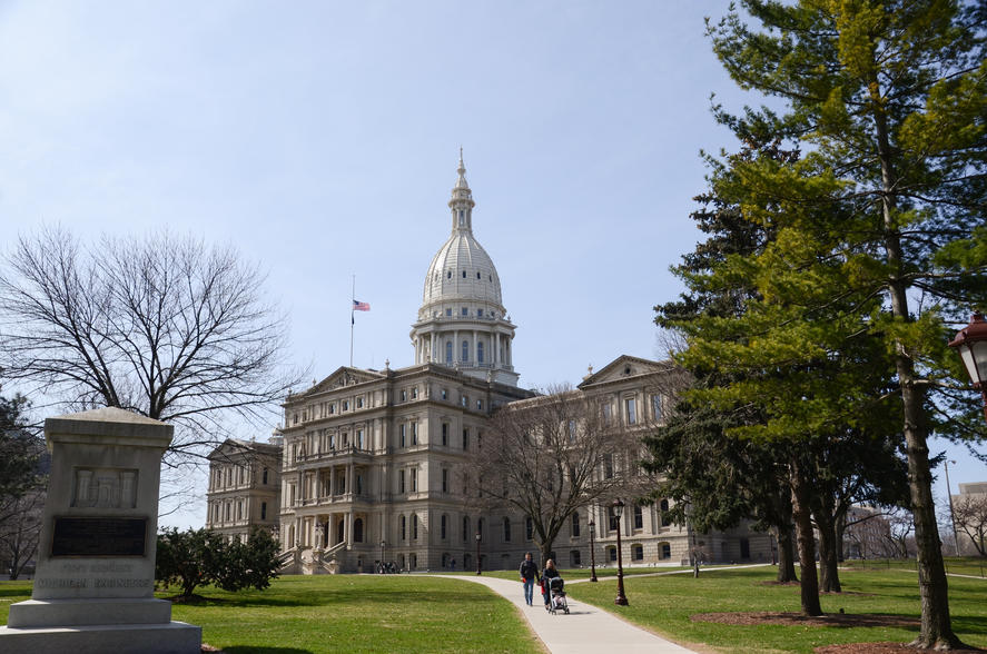 10 Best Cities in America for Single Parents - Capitol building in Lansing, MI.