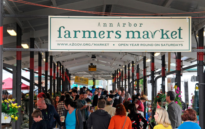 10 Best Cities in America for Single Parents - Bustling farmers market in Ann Arbor, Mi.