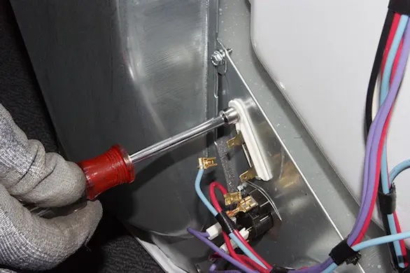 install-the-new-thermal-fuse