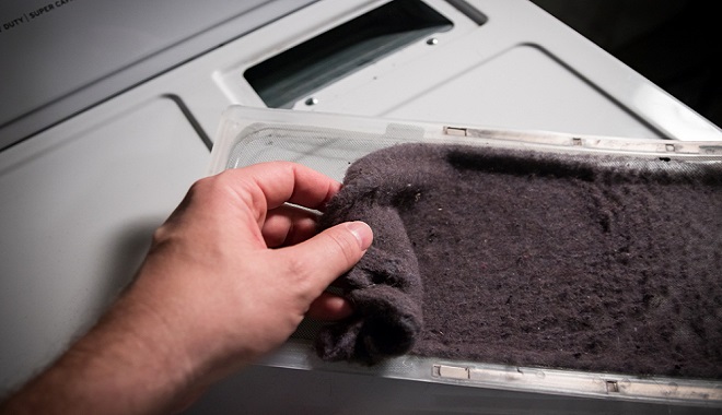 Cleaning the clothes dryer lint screen image
