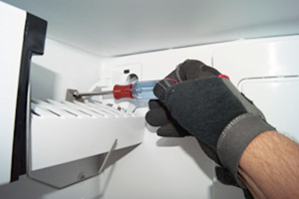 install-the-icemaker-on-the-freezer-wall