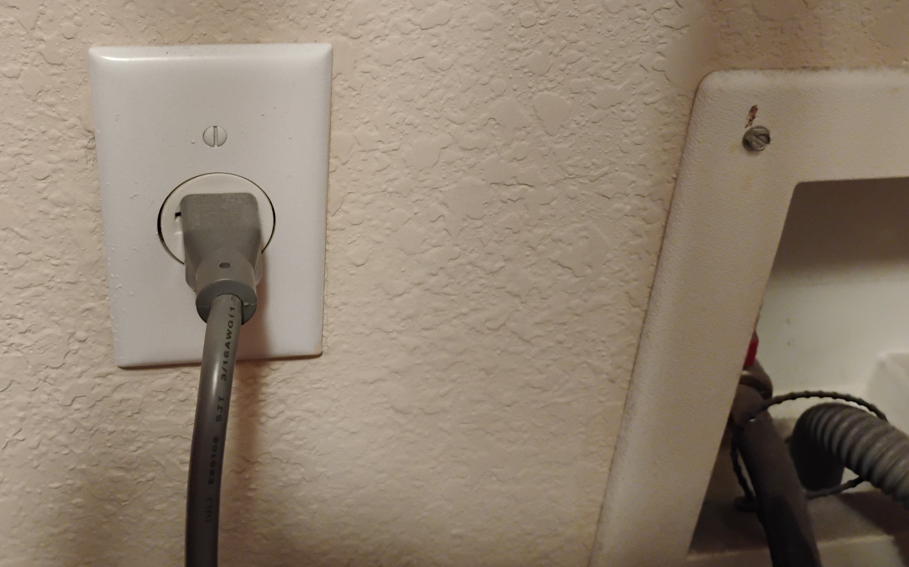 image-of-a-dedicated-circuit-outlet-plug