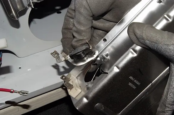 transfer-the-high-limit-thermostat-to-the-new-element