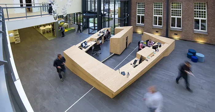 The front desk of the town hall in Zeist, where FlexWhere is used for hot desking