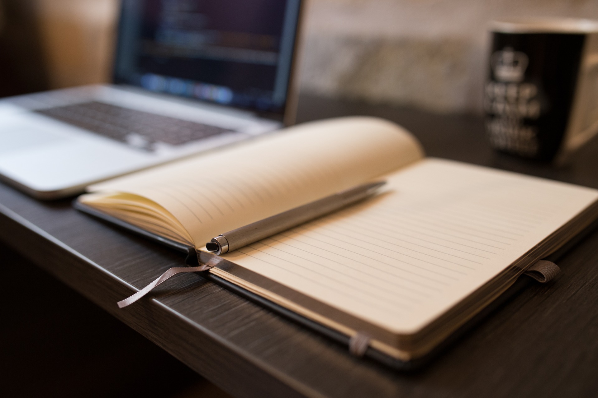 2019-04-07-book-and-computer
