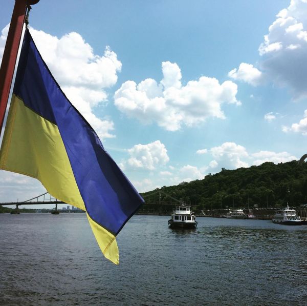 2019-08-12-ukraine-flag