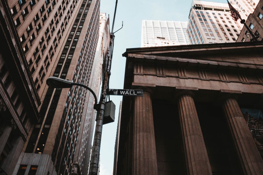 A photo of Wall Street.