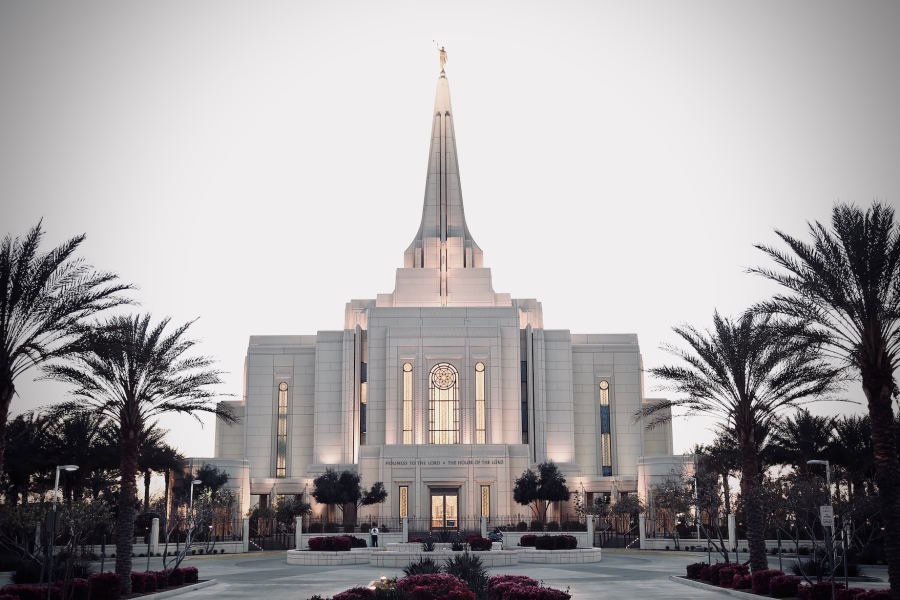 A photo of the exterior of a Mormon temple.