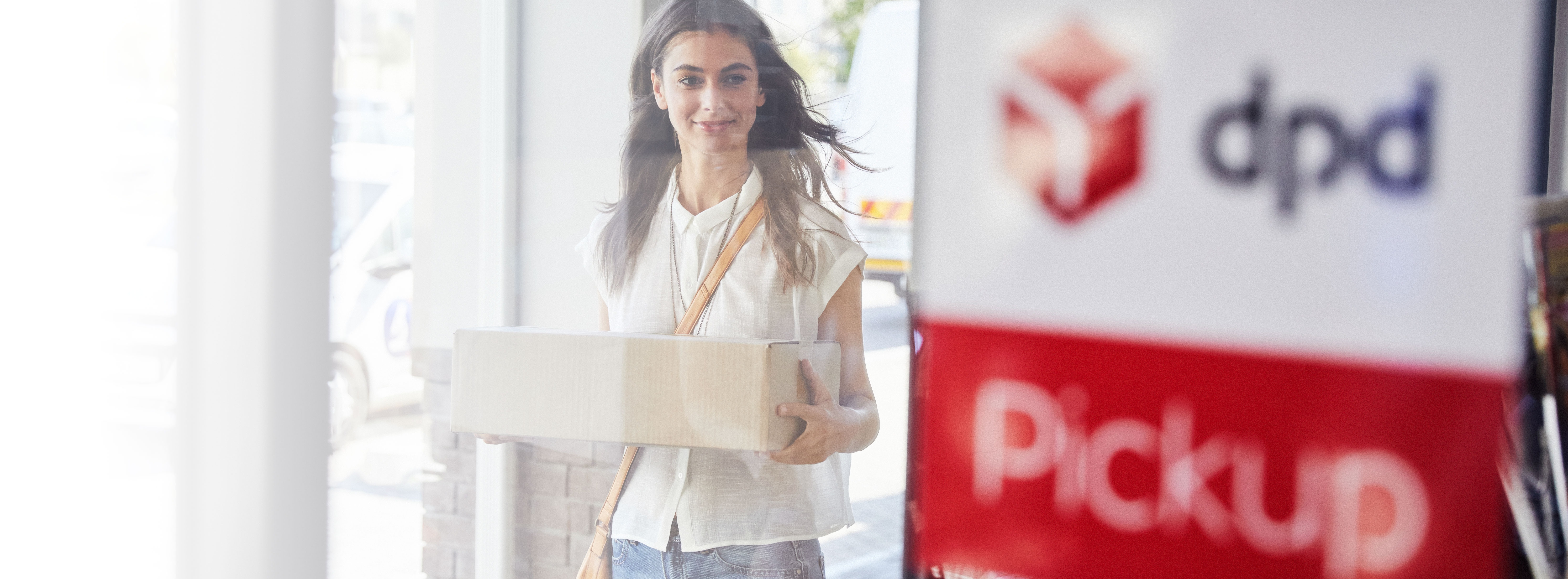 Full resolution (sRGB)-DPD Pickup shop woman shipping parcel 8247