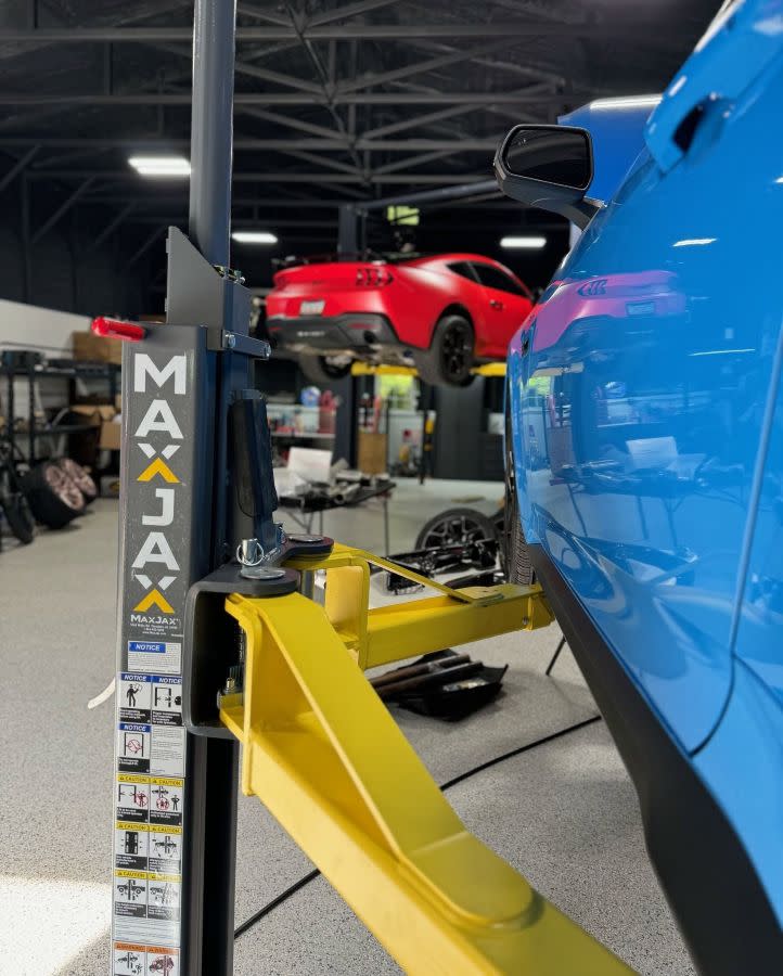 Itsjusta6 Ford Mustang on MaxJax Lift