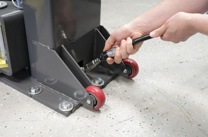 MAXJAX Hydraulic Hose Connection At Column Base