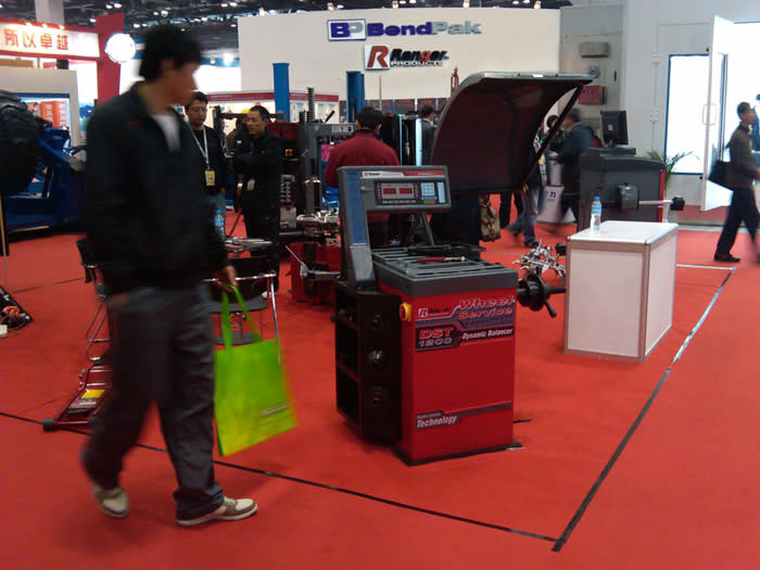 Ranger DST1200 Wheel Balancer at Trade Show Booth