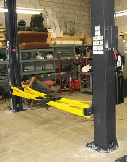 Leveling Two-Post Lift Arms for Safe Vehicle Lifting