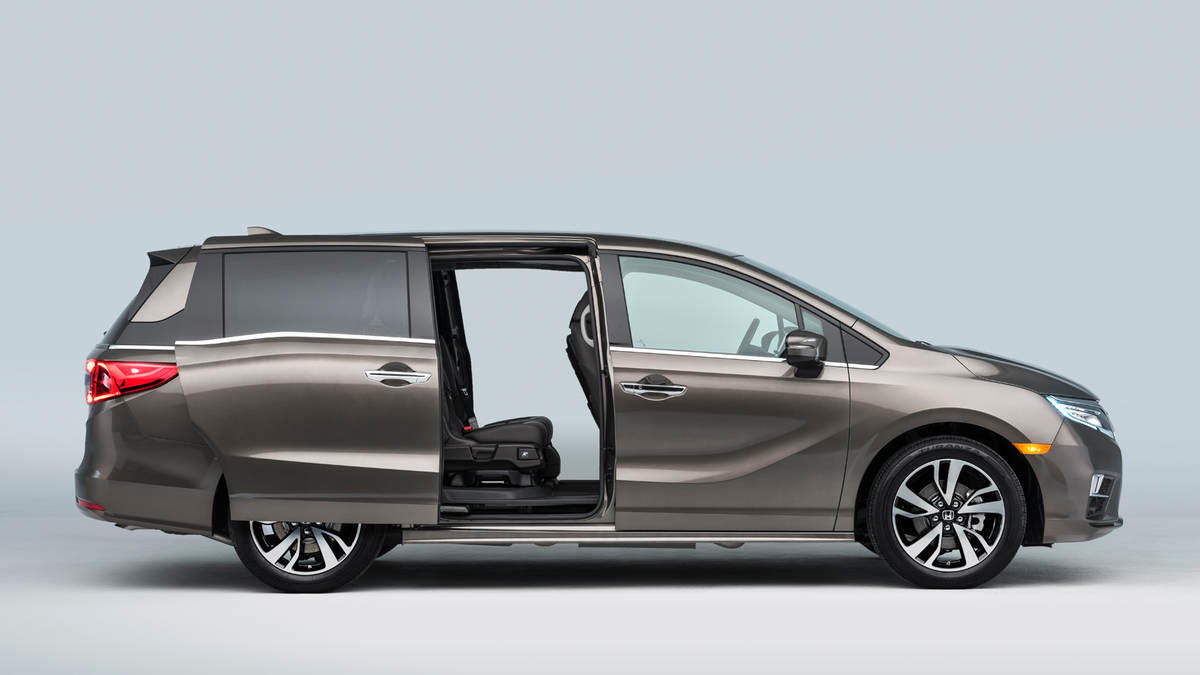 2018 Honda Odyssey Minivan With Sliding Door Open Side View