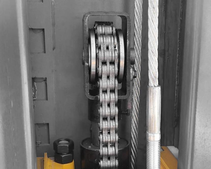 GrandPrix GP-9LC Uses a Proven Chain-Over Lift Design
