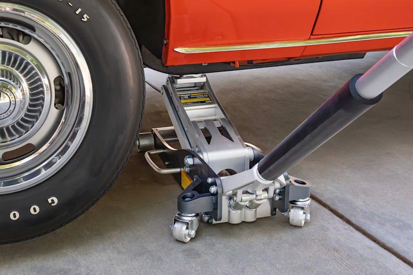 Low-Profile Floor Jack for Sports Cars and Classics