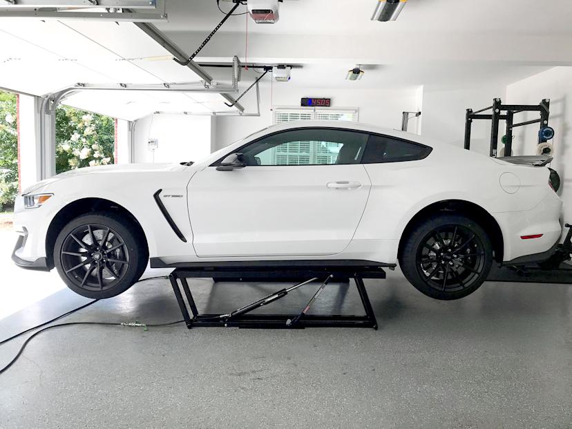 Best home garage car lift for Mustang