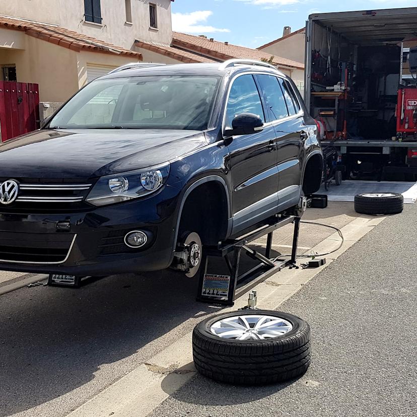 Using QuickJack for mobile car repair