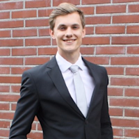 Profile picture of Niels Steenman in a suit.