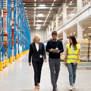 Rise from being a warehouse associate to a warehouse manager using these helpful tips.