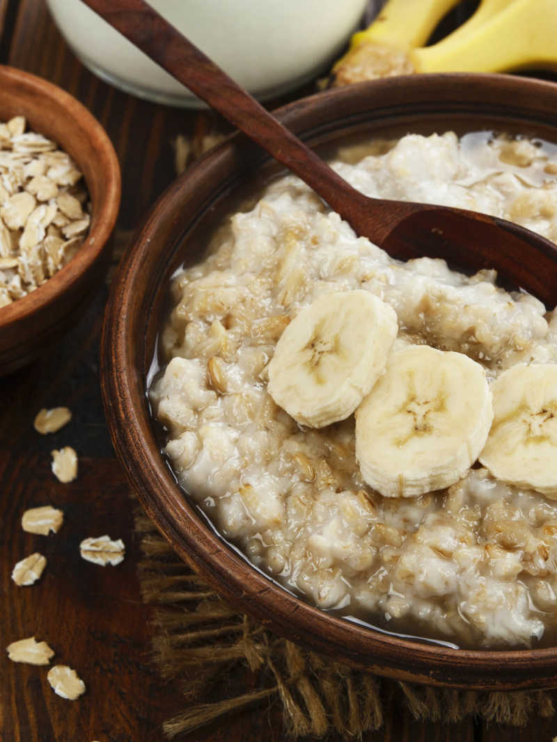 Mingau de aveia com banana e amêndoas 