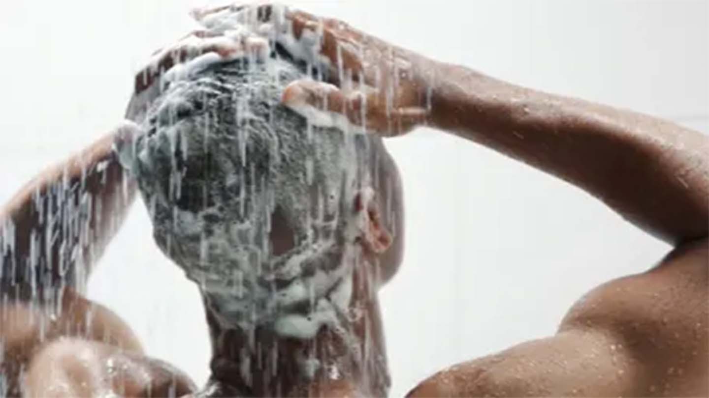 Männer Haarwäsche
