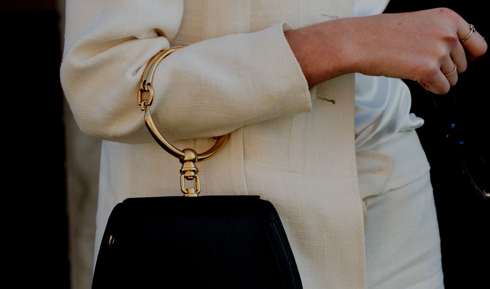 luxury-header-vis